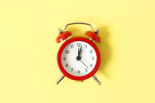 Mechanical Alarm Clock Colored Background — kuvapankkivalokuva