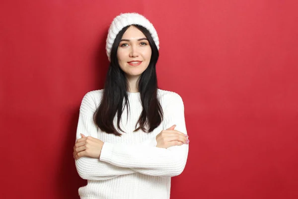 Bella Ragazza Caldo Maglione Accogliente Uno Sfondo Colorato — Foto Stock