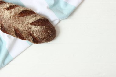 Masada taze pişmiş ekmek..