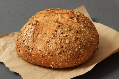 Masada taze pişmiş ekmek..