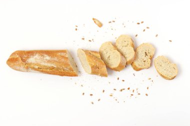 Beyaz arka plan görünümünde taze ekmek.