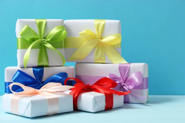 Geschenken Een Gekleurde Achtergrond Vakantie Cadeaus Geven Verjaardag — Stockfoto