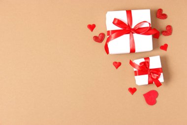 Renkli arka plan manzaralı kalpler. Sevgililer Günü için arka plan. Romantik arkaplan.