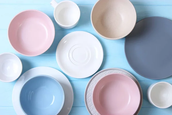 Vaisselle Ustensiles Cuisine Sur Fond Coloré Avec Vue Dessus — Photo