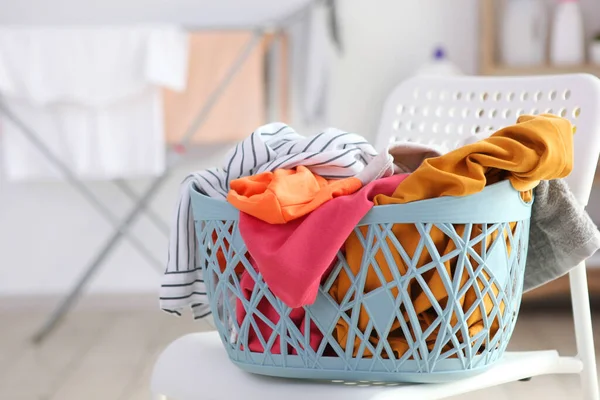 Linge Dans Panier Intérieur Chambre — Photo