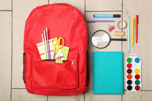 学校背包和学校文具的顶部视图 回到学校的概念 — 图库照片