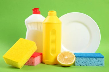 Masanın üzerinde bulaşık deterjanı var. minimalizm, metin için alan