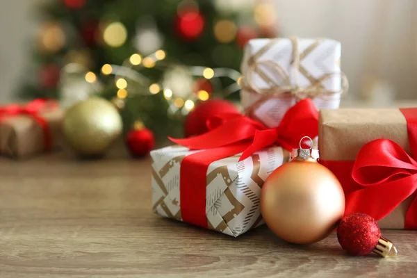 Güzel Paketlenmiş Hediye Kutuları Noel Süsleri Noel Hediyeleri Holiday Ver — Stok fotoğraf