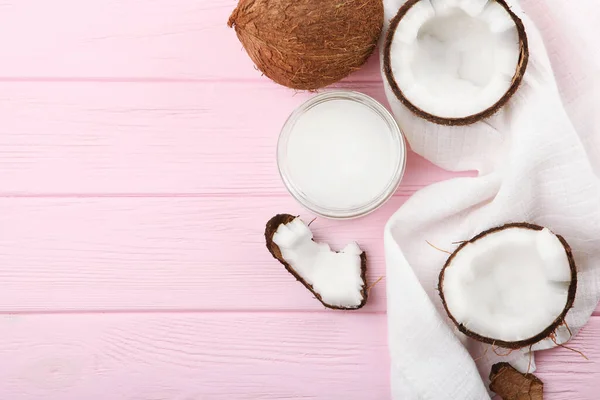 Aceite Coco Cocos Sobre Mesa —  Fotos de Stock