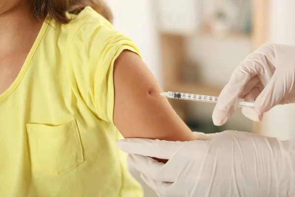 Barnet Vaccineras Läkare — Stockfoto
