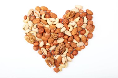 Hafif arkaplanda farklı fındıklar.