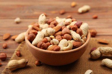 Masada farklı bir takım fındık var..