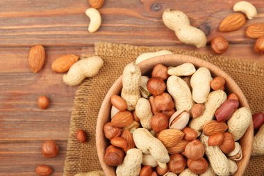 Masada farklı bir takım fındık var..