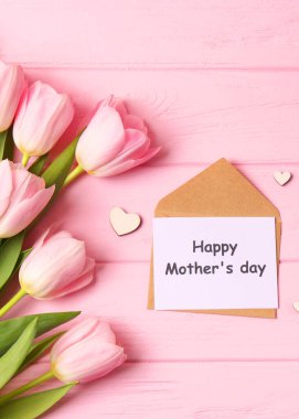 Tıbbi steteskop ve para renkli arka plan görüntüsüne yakın çekim ve metin için yer. Ücretli ilaç, hayat ve sağlık sigortası konsepti. Yüksek kalite fotoğraf. Dikey fotoğraf biçimi