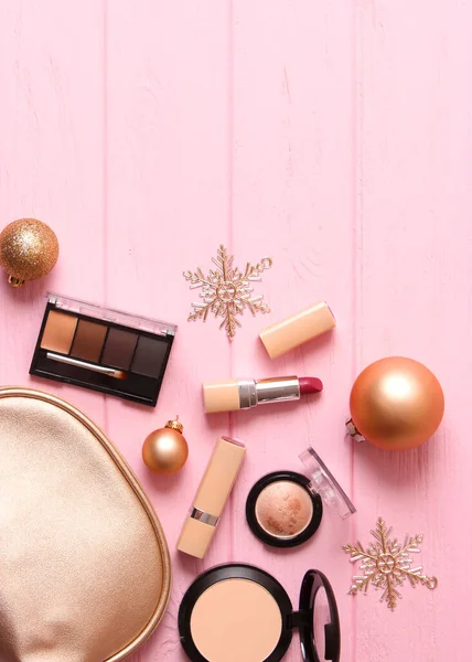 El yıkama için sabun, hijyen ve ellerin temizliği. Yüksek kalite fotoğraf. Dikey fotoğraf biçimi