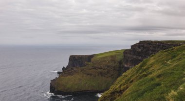 Moher uçurumların üzerine