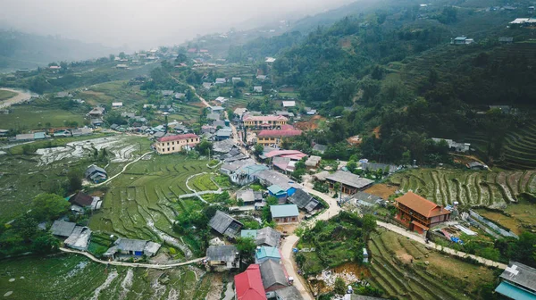 Vietnamca pirinç tarlaları güzel manzaralarını.