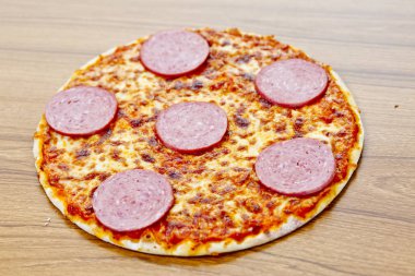 Miras Sosis Pasta Domates Parmesan Pizza.