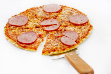 Miras Sosis Pasta Domates Parmesan Pizza.