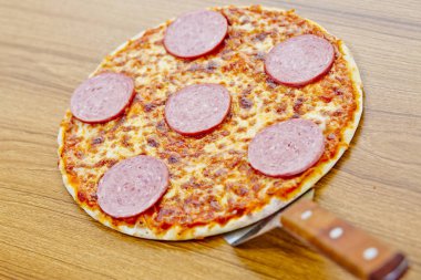 Miras Sosis Pasta Domates Parmesan Pizza.