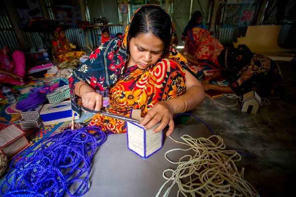 Bir Kadın Zanaatkar Madhupur Daki Bir Muz Ağacının Liflerinden Bangladeş — Stok fotoğraf