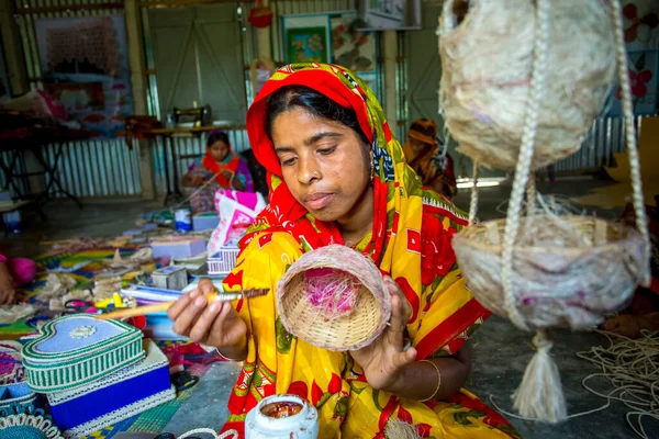 Sanatları Ustası Kadınlar Madhupur Tanthe Bangladeş Ananas Lifinde Kuş Yuvaları — Stok fotoğraf