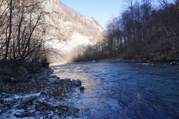 Панорама Высокогорного Ассинского Ущелья Талусом Горной Рекой Аса Чистой Голубой — стоковое фото