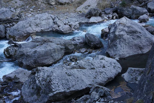 Utsikt Över Den Snabba Bergsfloden Guloyhi Bland Stenarna Guloyhi Ravinen — Stockfoto