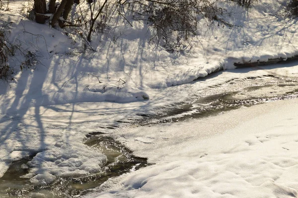 Rivière Gelée Avec Glace Eau Arbres Avec Neige Janvier Dans — Photo