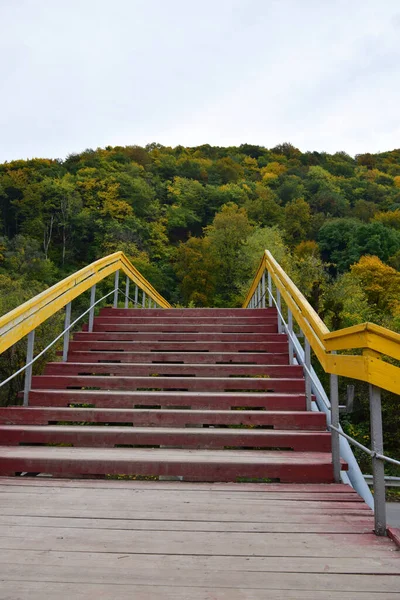 Most Górski Schodami Żółtymi Balustradami Górze Kizilovka Podnóża Północnego Kaukazu — Zdjęcie stockowe
