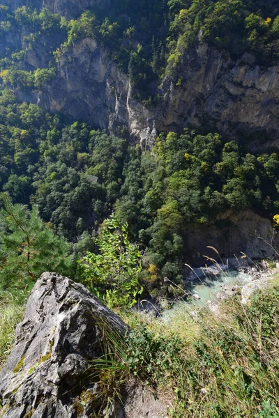 Kilátás Egy Hegyi Szurdok Kövek Hegyek Egy Erdő Cherek Szurdok — Stock Fotó