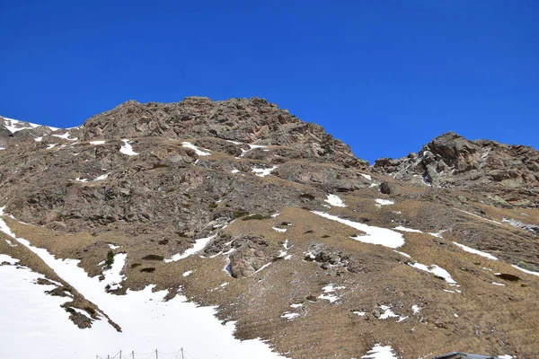 Άποψη Των Χειμερινών Βραχωδών Βουνών Στους Πρόποδες Του Όρους Έλμπρους — Φωτογραφία Αρχείου