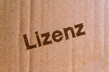 Lizenz - karton, mukavva kahverengi harflerle
