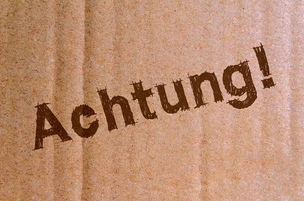 アハトゥング戦車 カートン 茶色の文字で段ボール — ストック写真