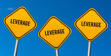 Leverage – sarı işaretler mavi gökyüzü ile