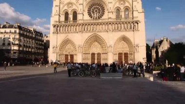 Notre Dame, Paris, akşam, düşük açılı