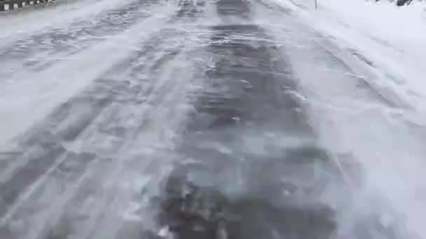 Движение Замерзшей Улице Дороге Шоссе Норвегии Зимой — стоковое видео