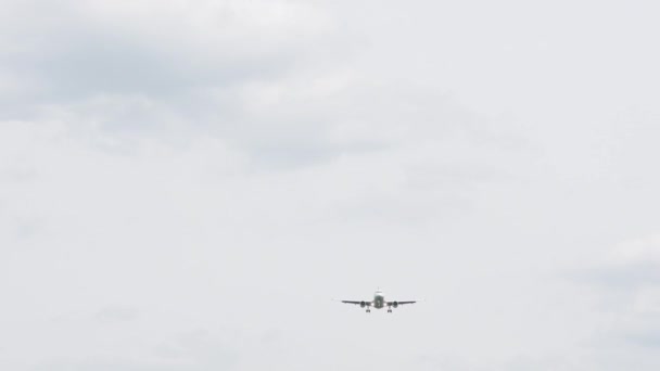Аероплан Приземлення Літаків Джет Франкфуртському Аеропорту Великою Кількістю Хмари Вигляд — стокове відео
