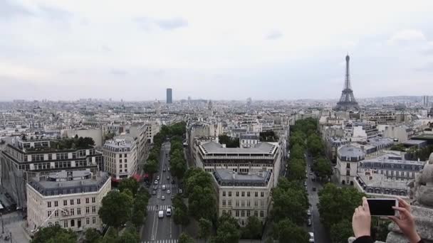 アヴェニュー シャンゼリゼ 凱旋門からの眺め — ストック動画