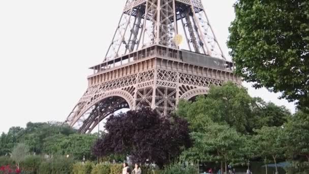 Eiffel Tower Paris Low Angle — Stock Video