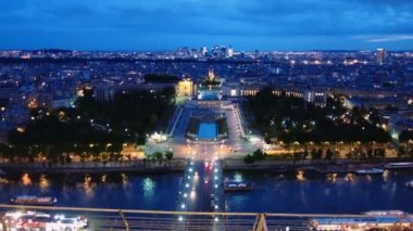 Paris şehri, eiffel Tower akşam havadan görünümü