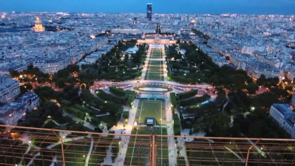 Párizs Belvárosában Légi Felvétel Eiffel Torony Esti Órákban — Stock videók