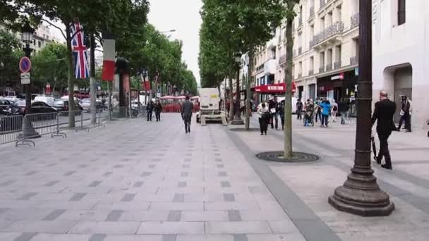 Avenue Des Champs Lyses Üzerinde Paris Yürüyüş — Stok video