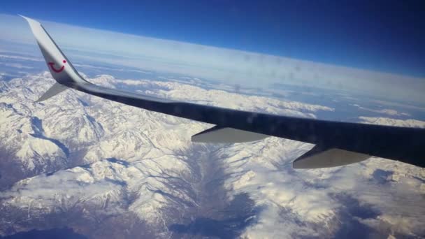 Nieve Alpes Paisaje Con Ventana Avión — Vídeos de Stock