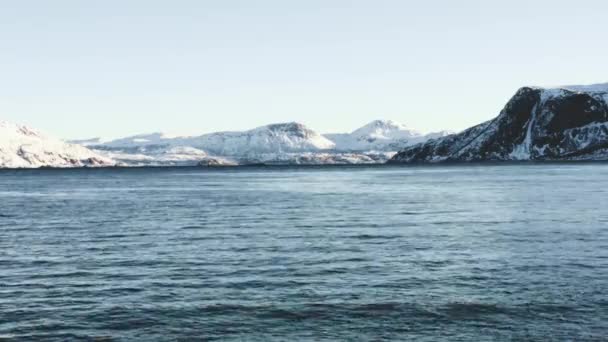 Χιονισμένα Βουνά Fjord Κοντά Τρόμσο Νορβηγία — Αρχείο Βίντεο