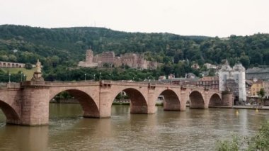 Karl-Theodor-köprüsüyle Castle, düşük açılı, Heidelberg, yaz 2018