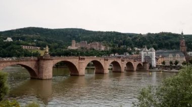 Karl-Theodor-köprüsüyle Castle, düşük açılı, Heidelberg, yaz 2018