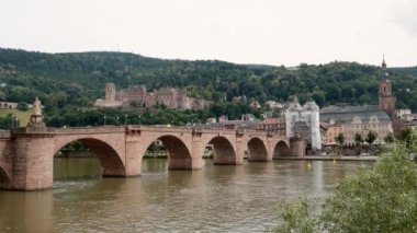 Karl-Theodor-köprüsüyle Castle, düşük açılı, Heidelberg, yaz 2018