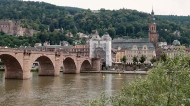 Karl-Theodor-köprüsüyle Castle, düşük açılı, Heidelberg, yaz 2018