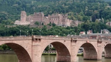Karl-Theodor-köprüsüyle Castle, düşük açılı, Heidelberg, yaz 2018